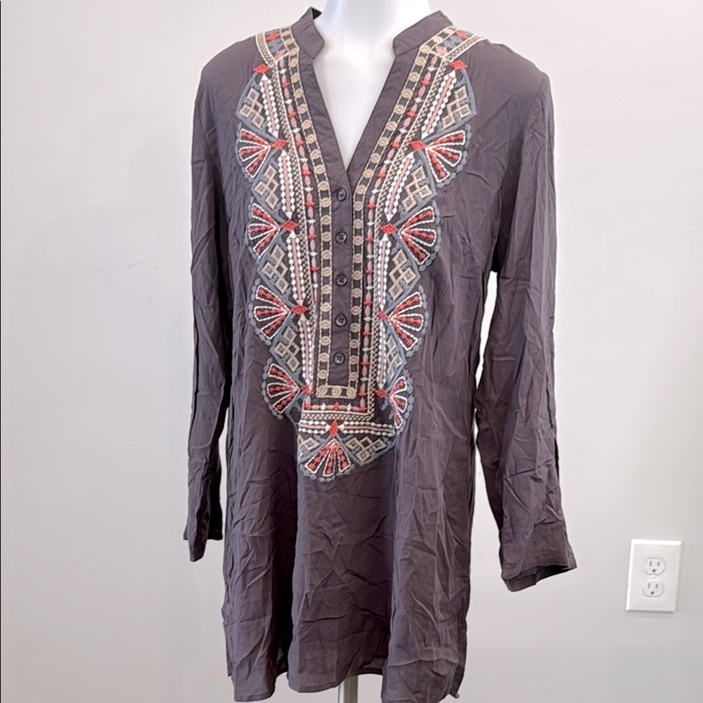 Embroidered V-Neck Long-Sleeve Tunic Top - Gray with Red Accents